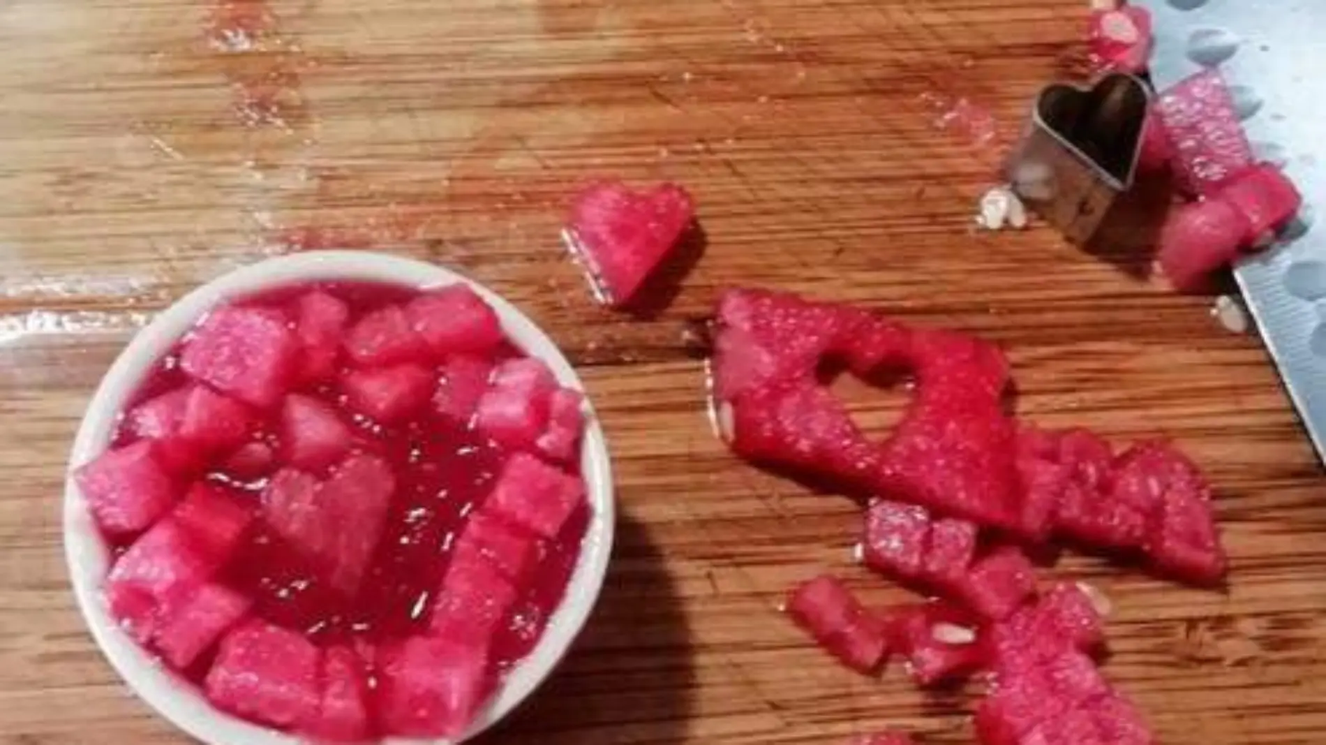 Gelatina de sandia con cubitos{